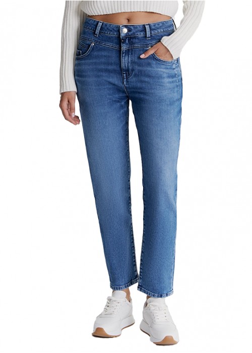 Victoria Medium Blue Mom Jeans