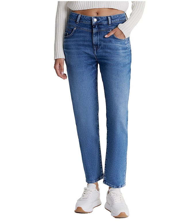 Victoria Medium Blue Mom Jeans