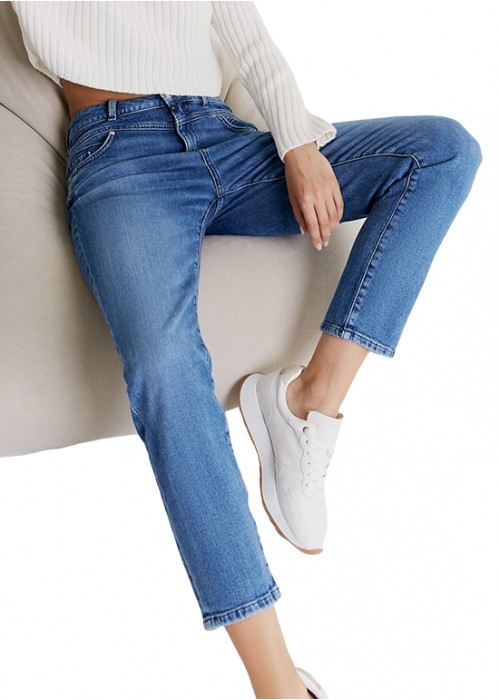 Victoria Medium Blue Mom Jeans