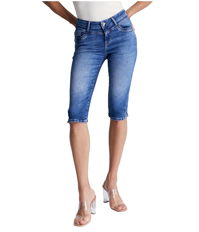 COJ Damen Jeans Shorts Karen Medium Blue in einem blauen Denim